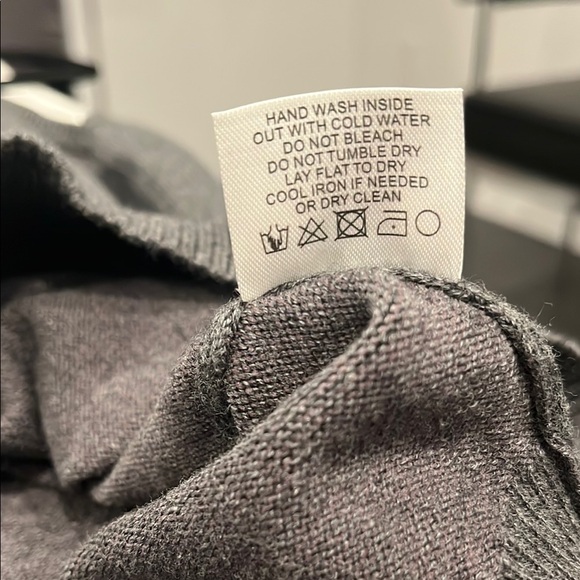 Tyler Boe Men's Gray Sweater Vest size S - Picture 6 of 6